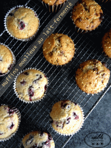 Lire la suite à propos de l’article Muffins moelleux | Lait fermenté – Choco-pralin – Cassis