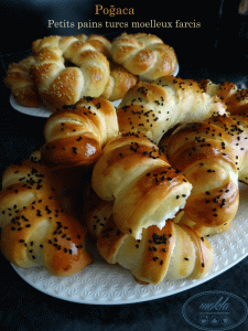 Lire la suite à propos de l’article Poğaça – Petits pains turcs moelleux farcis