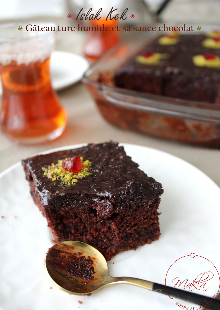 Lire la suite à propos de l’article Islak kek – Gâteau turc humide et sa sauce au chocolat