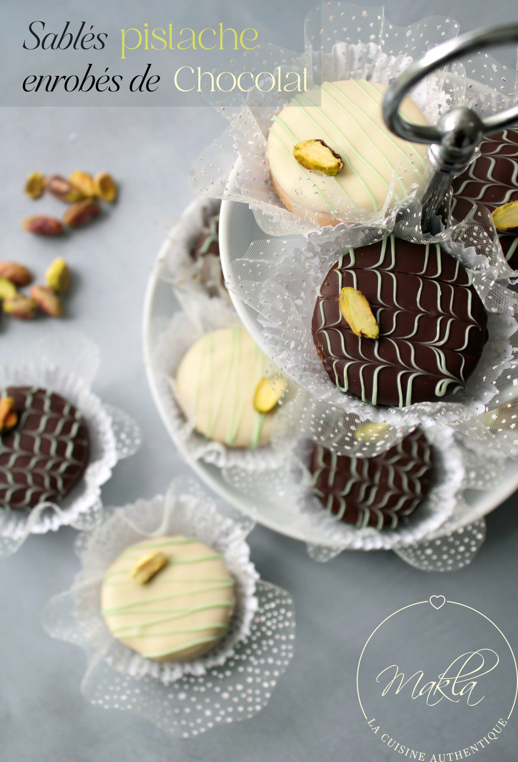 Lire la suite à propos de l’article Biscuits sablés à la pistache enrobés de chocolat